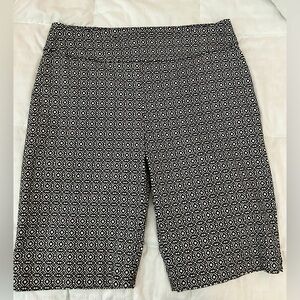 Attyre Bermuda Shorts•Black & White Diamond Design•Size 14